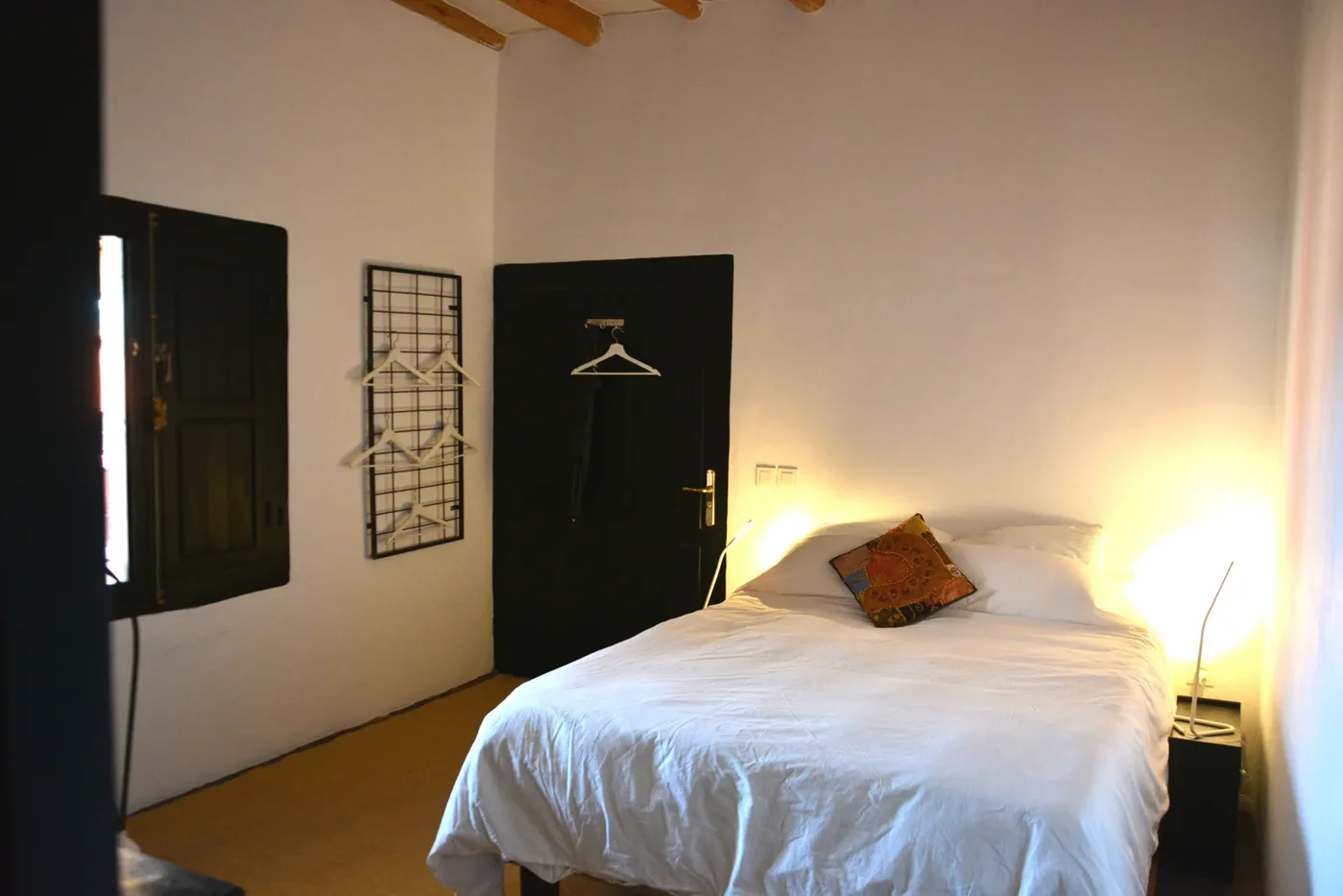 Chambre double PMR n°7 avec grand lit king size - Atlas Ecosite